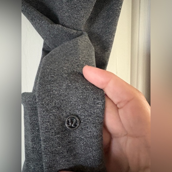 Lululemon grey sweat pant size 4 - Picture 6 of 6
